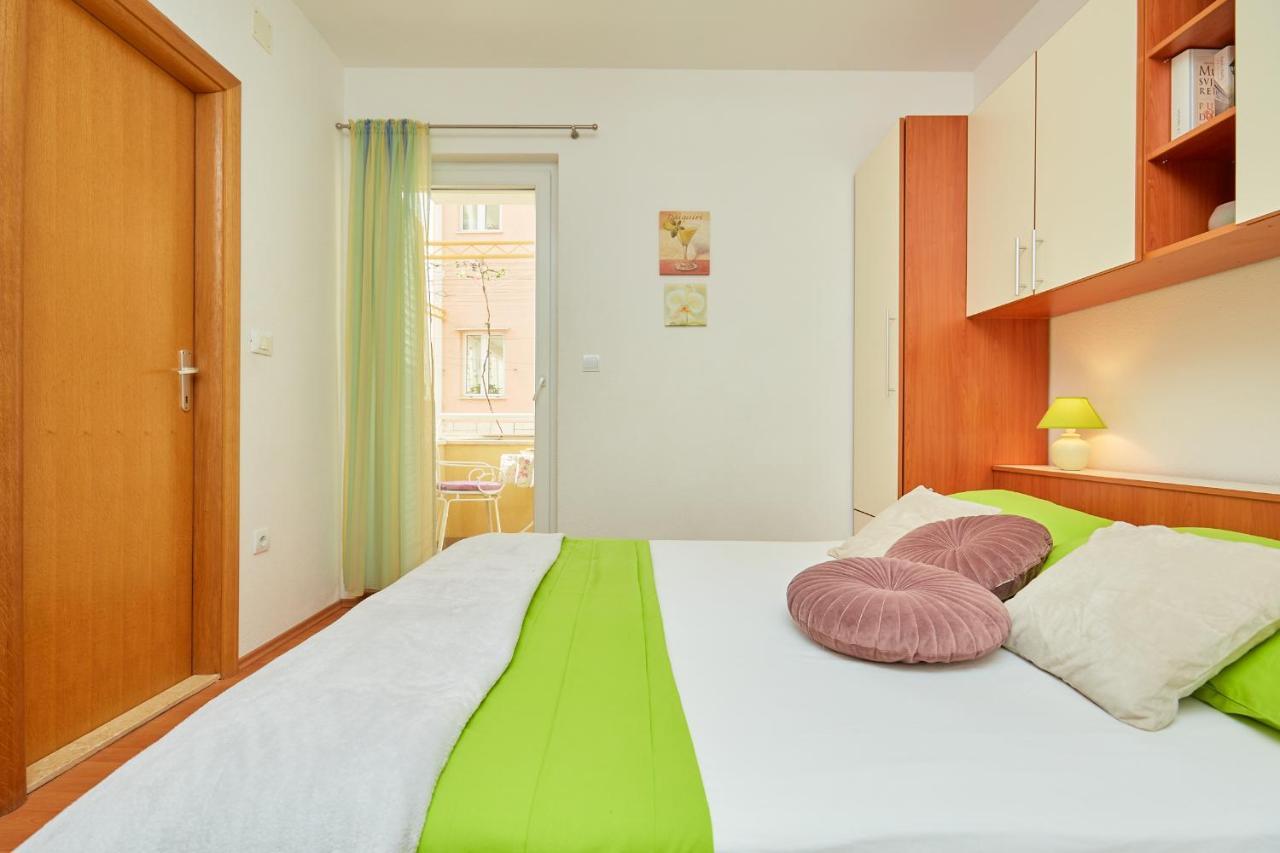 Apartments Zelic Tučepi Pokoj fotografie