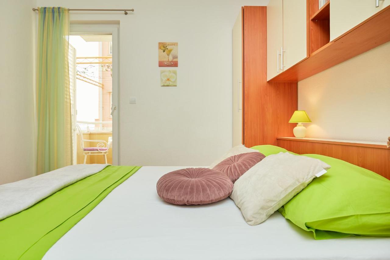 Apartments Zelic Tučepi Pokoj fotografie
